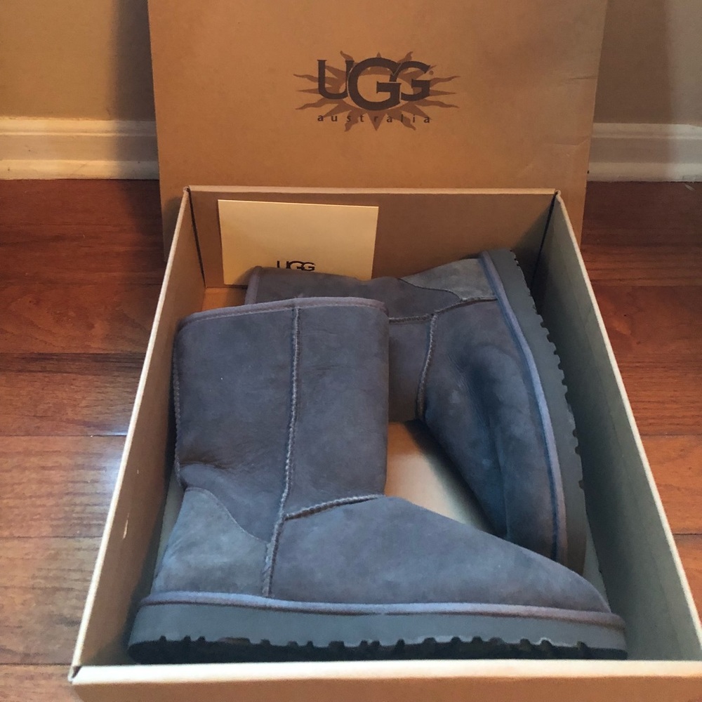 grey classic short women’s Uggs